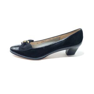 Salvatore Ferragamo Vara Bow Pumps Black Patent Leather Gold Accent US 10 AA